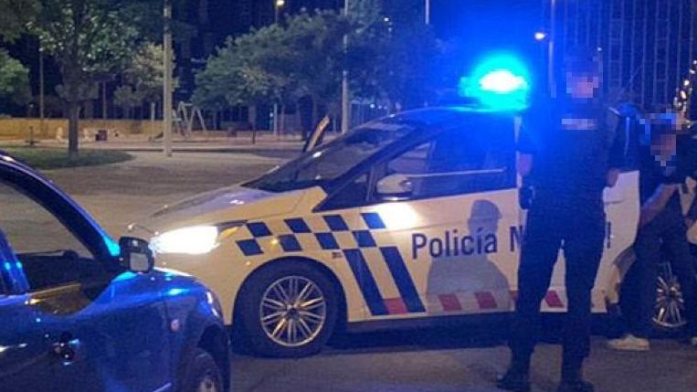 La Policía Local de León en un accidente de tráfico, imagen de archivo.
