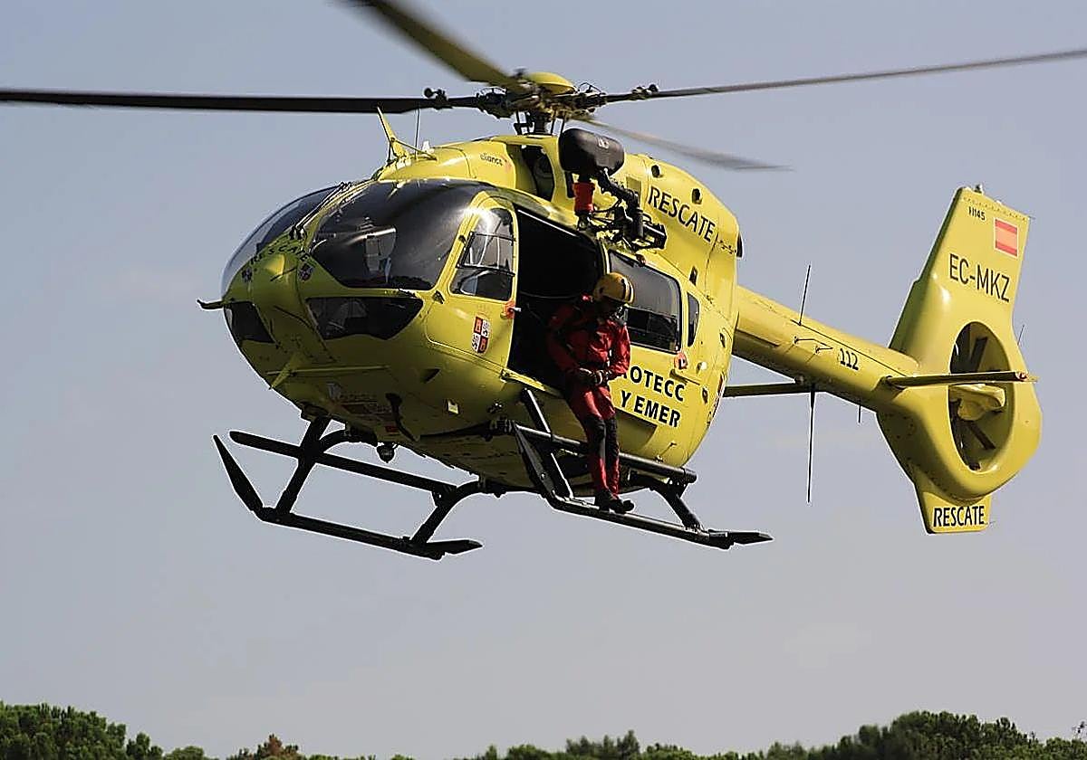 Un aparatoso accidente entre una furgoneta y un camión deja una persona atrapada y herida en la AP-1, en Burgos