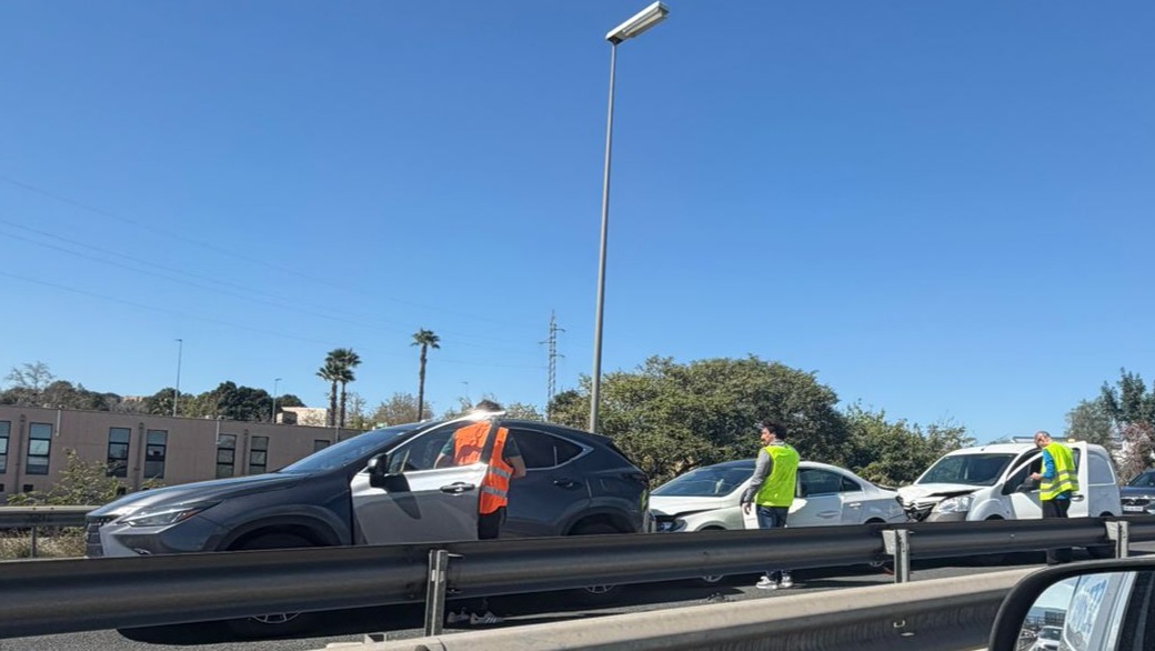 Retenciones por un accidente múltiple en la A-7 a la altura de la Universidad de Murcia