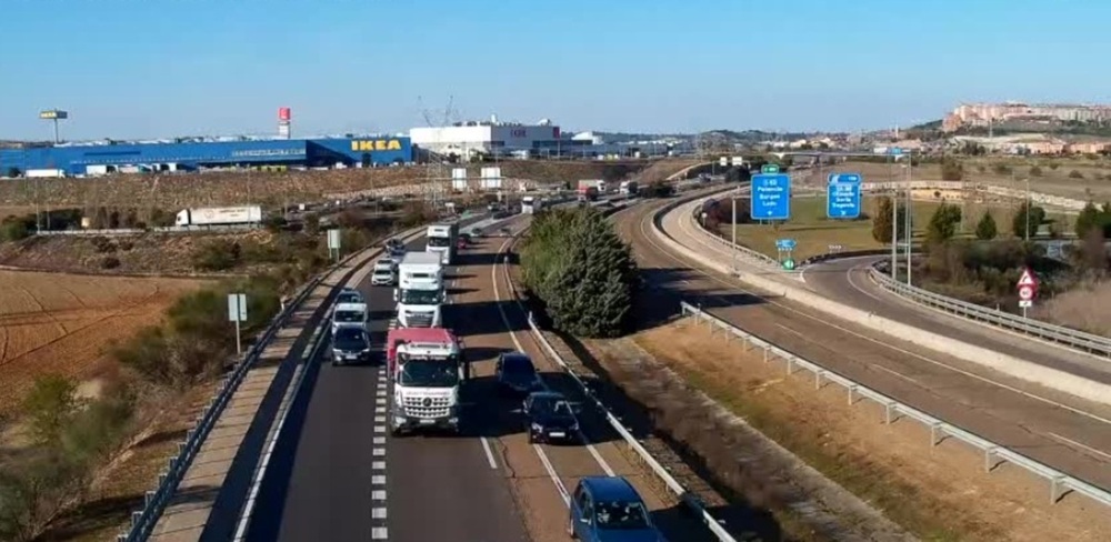 Una colisión múltiple obliga a cortar un carril de la A-62
