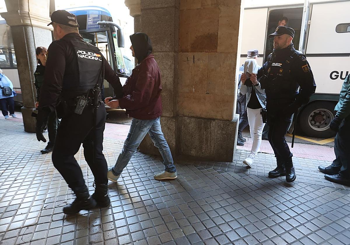 Más de 10 años de cárcel para la pareja de Salamanca que secuestró a una mujer con discapacidad y se quedó con su dinero