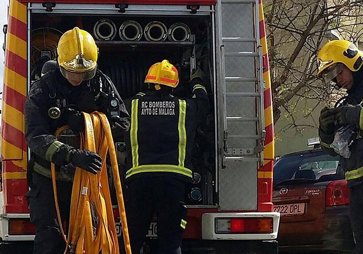 Cruz de Humilladero vive momentos de pánico: incendio en edificio obliga a rescate de familias atrapadas