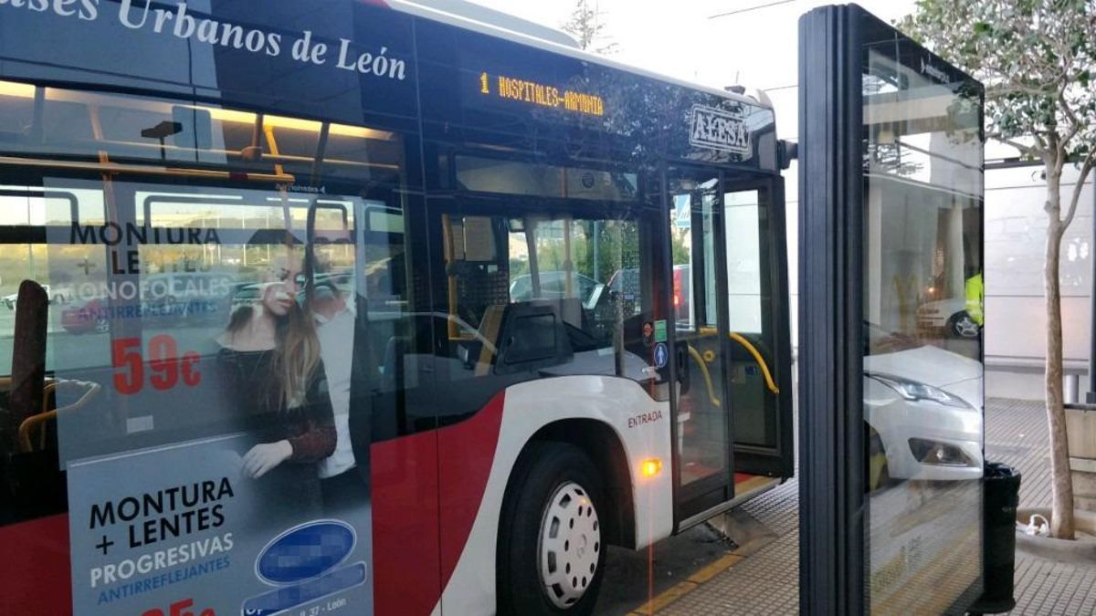 Imagen de archivo de un autobús urbano de León.