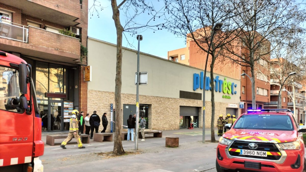 Desalojado un supermercado de Tàrrega por un fuerte olor a gas que provendría del alcantarillado