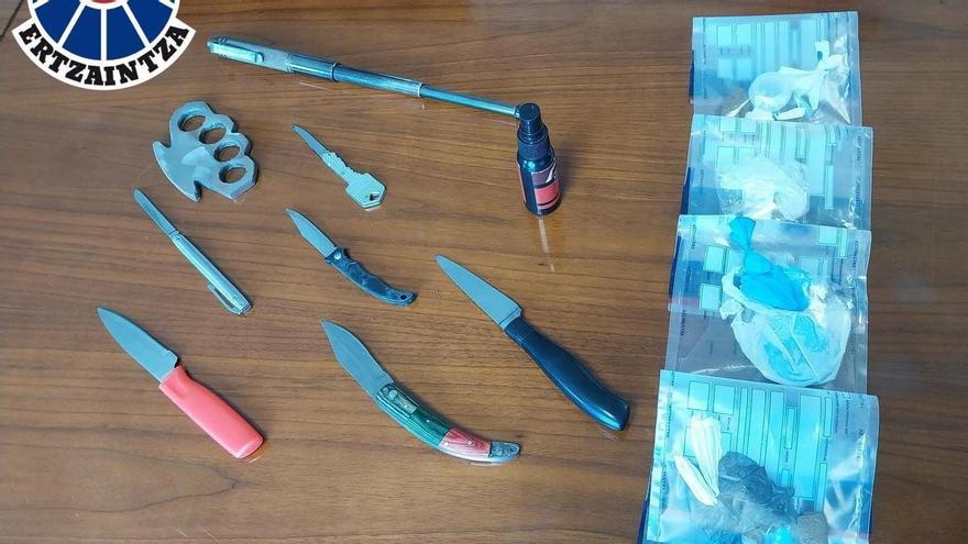 Retiran nueve armas en las inmediaciones de una discoteca de Bizkaia