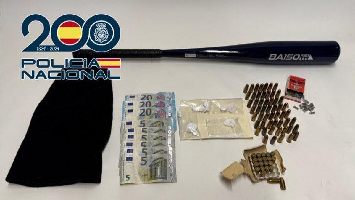 Además de droga y dinero, se aprehendieron cartuchos de arma corta y pistones para elaborar munición.