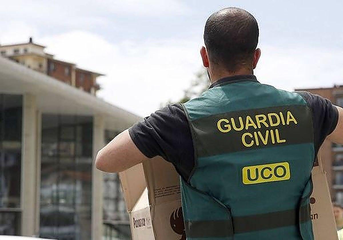 Gran despliegue de la Guardia Civil en Mijas: registros en chalés y una decena de arrestos