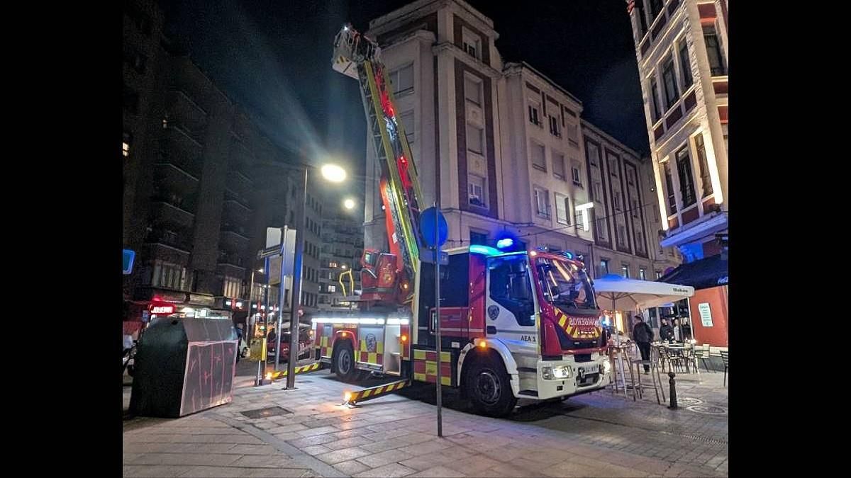 Camión de Bomberos de León en la plaza Pícara Justina