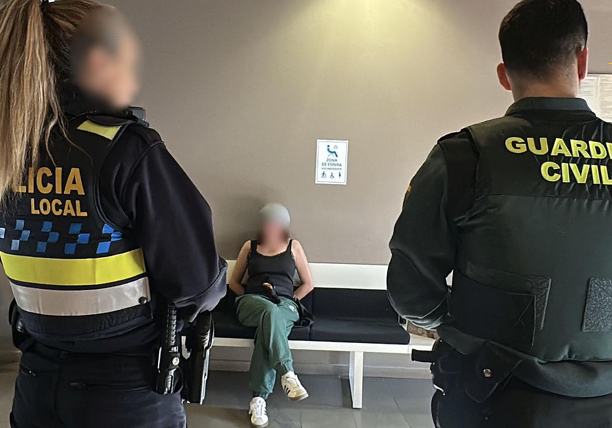 En libertad, con orden de alejamiento, la mujer que irrumpió con un cuchillo en un banco de Lardero