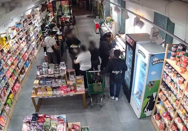 Detenido en Barcelona un experto ladrón de turistas que utilizaba el método de la mancha para robar.