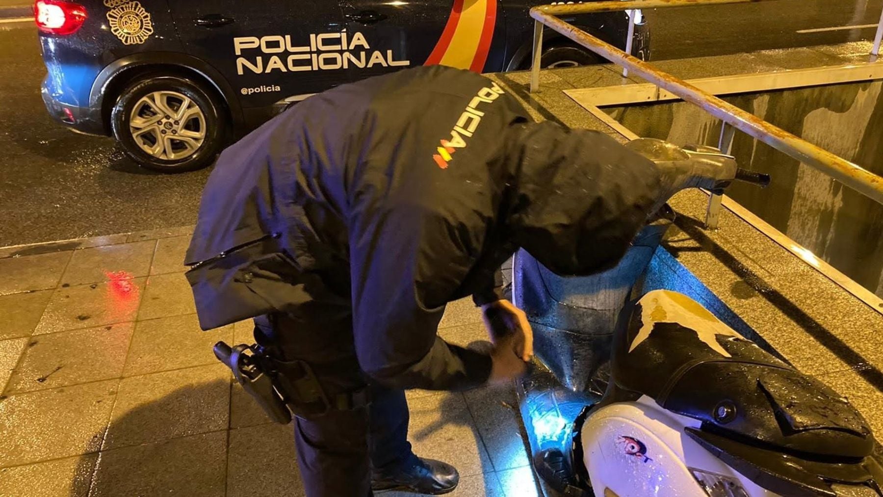 Detenido hombre colombiano por destrozar 26 retrovisores en Santa Catalina, Palma