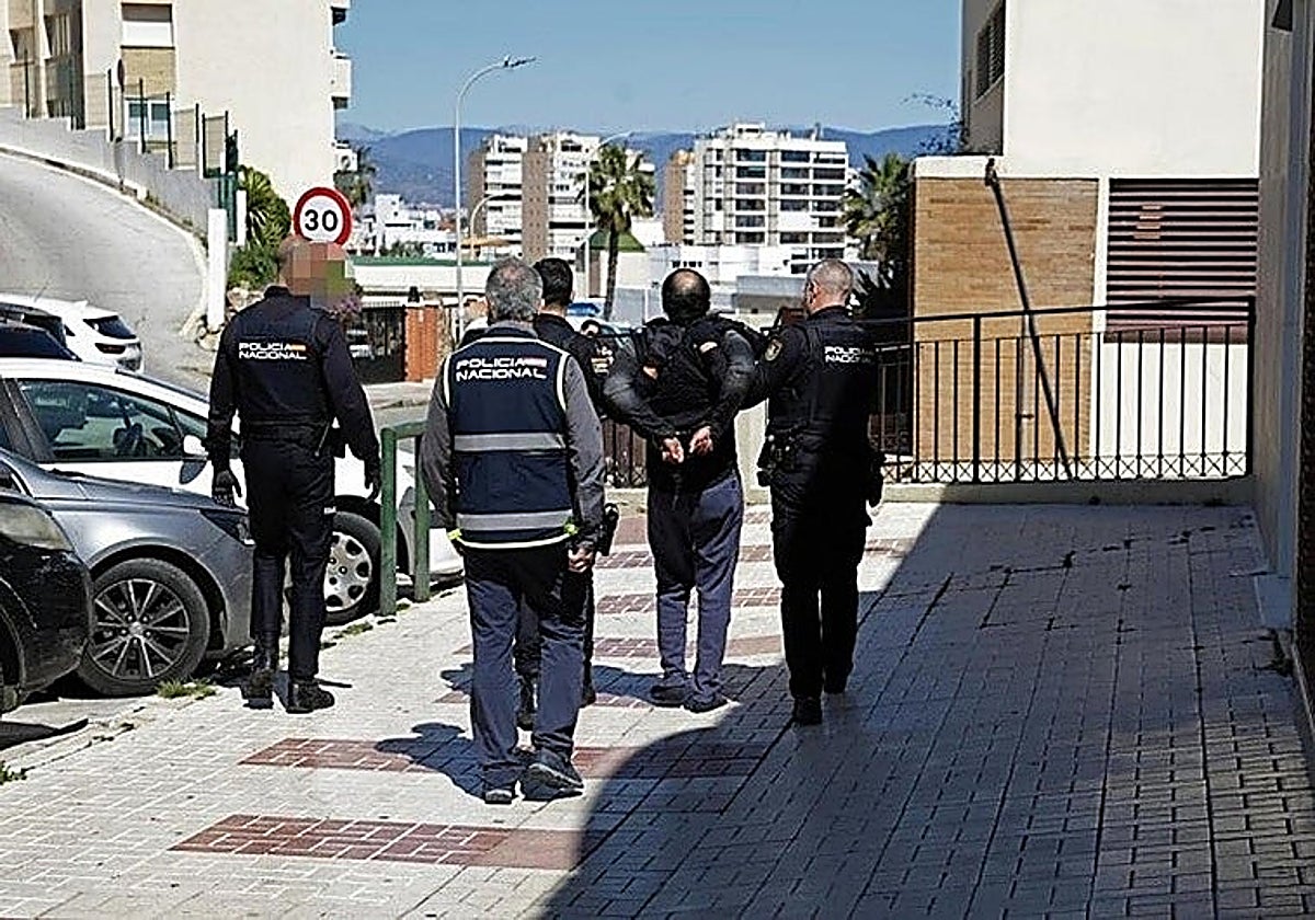 Aíslan por «agresivo» al detenido por matar a puñetazos a un septuagenario en Torremolinos