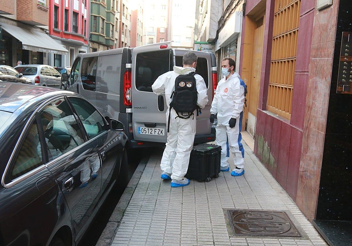 En busca y captura el acusado de matar a un hombre en un piso compartido en Gijón en 2024