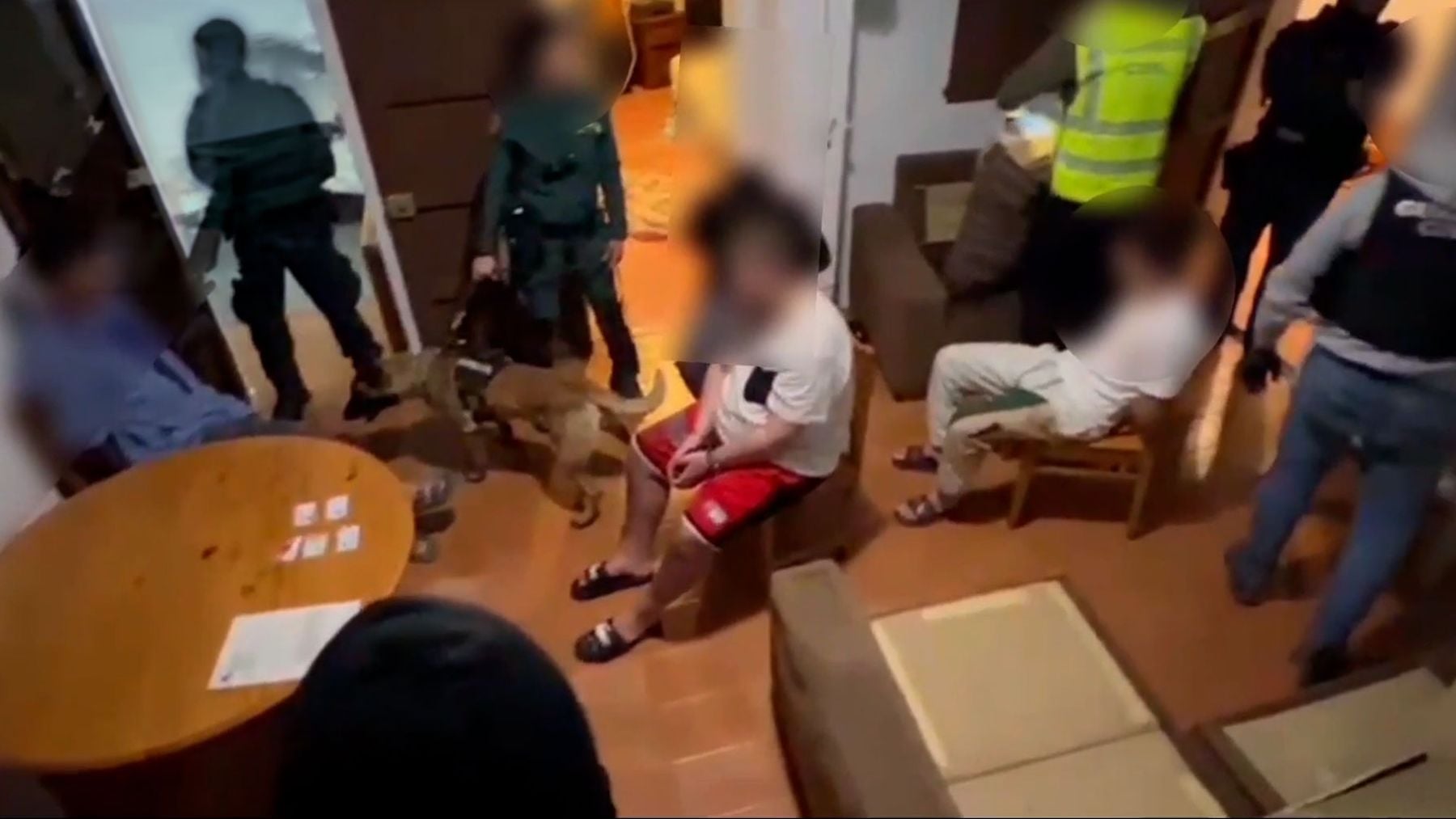 Entrada de película de la Guardia Civil en Ibiza: golpe a un clan magrebí que vendía cocaína y hachís
