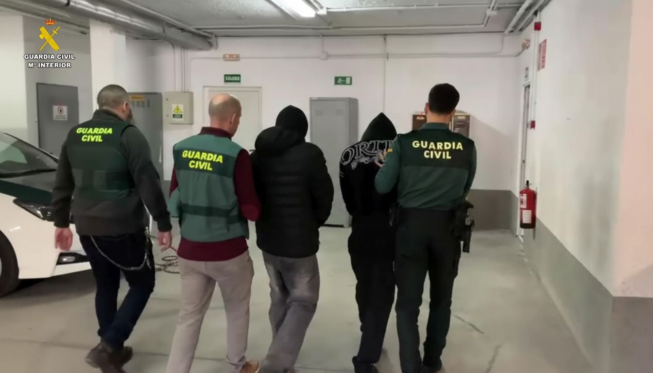 Detenidos dos jóvenes por 45 robos en pisos y trasteros de Haro y Gimileo