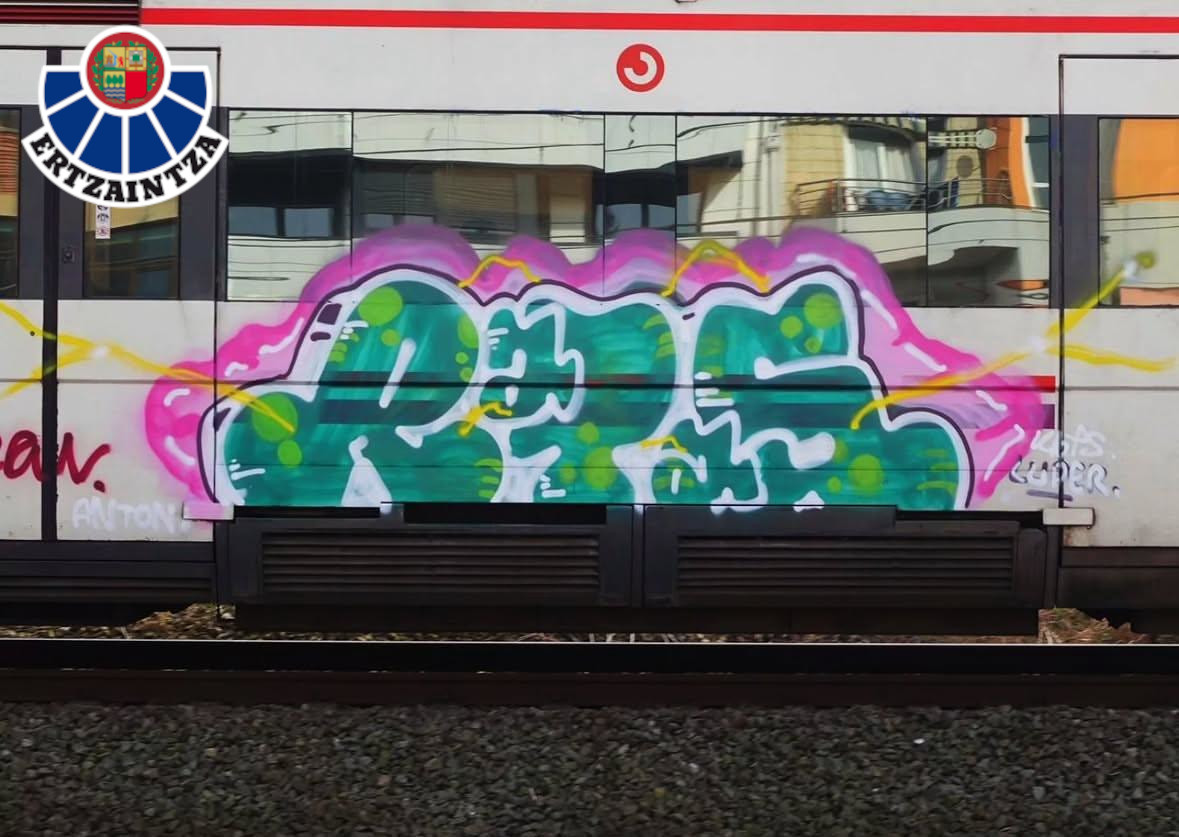 Identificados los autores de los grafitis realizados en la estación de Muskiz tras alardear de sus actos en redes sociales