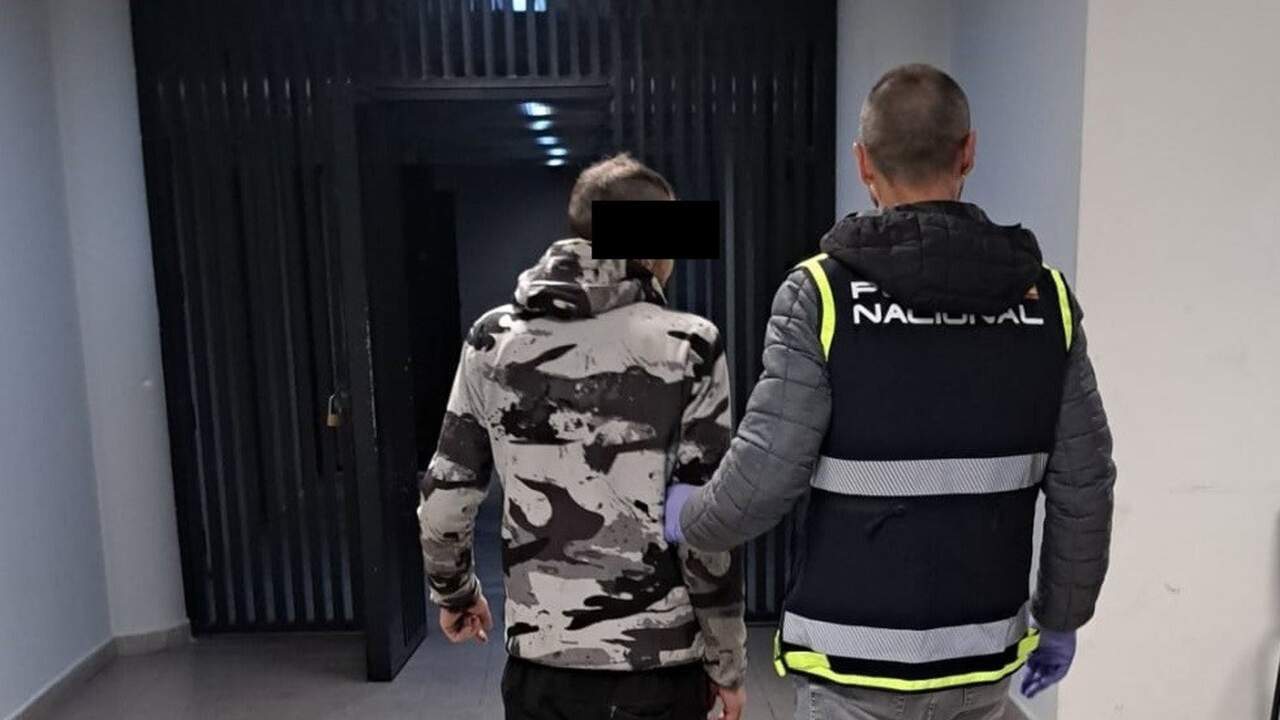 Detenidos tres hombres en Lorca por serie de robos en peluquerías y en la calle