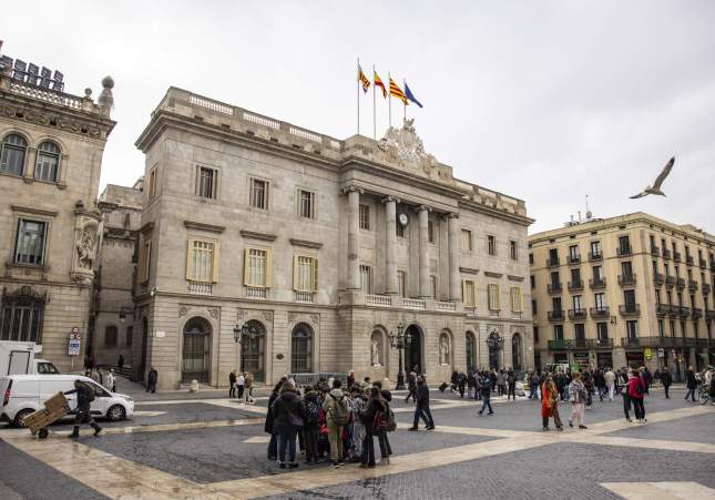 Detienen a dos ladrones por robo de reloj de alta gama en plaza Sant Jaume de Barcelona