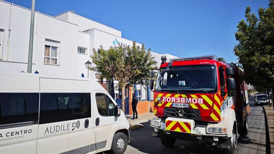 Evacúan a más de 50 ancianos en una residencia de Lepe por una gran humareda