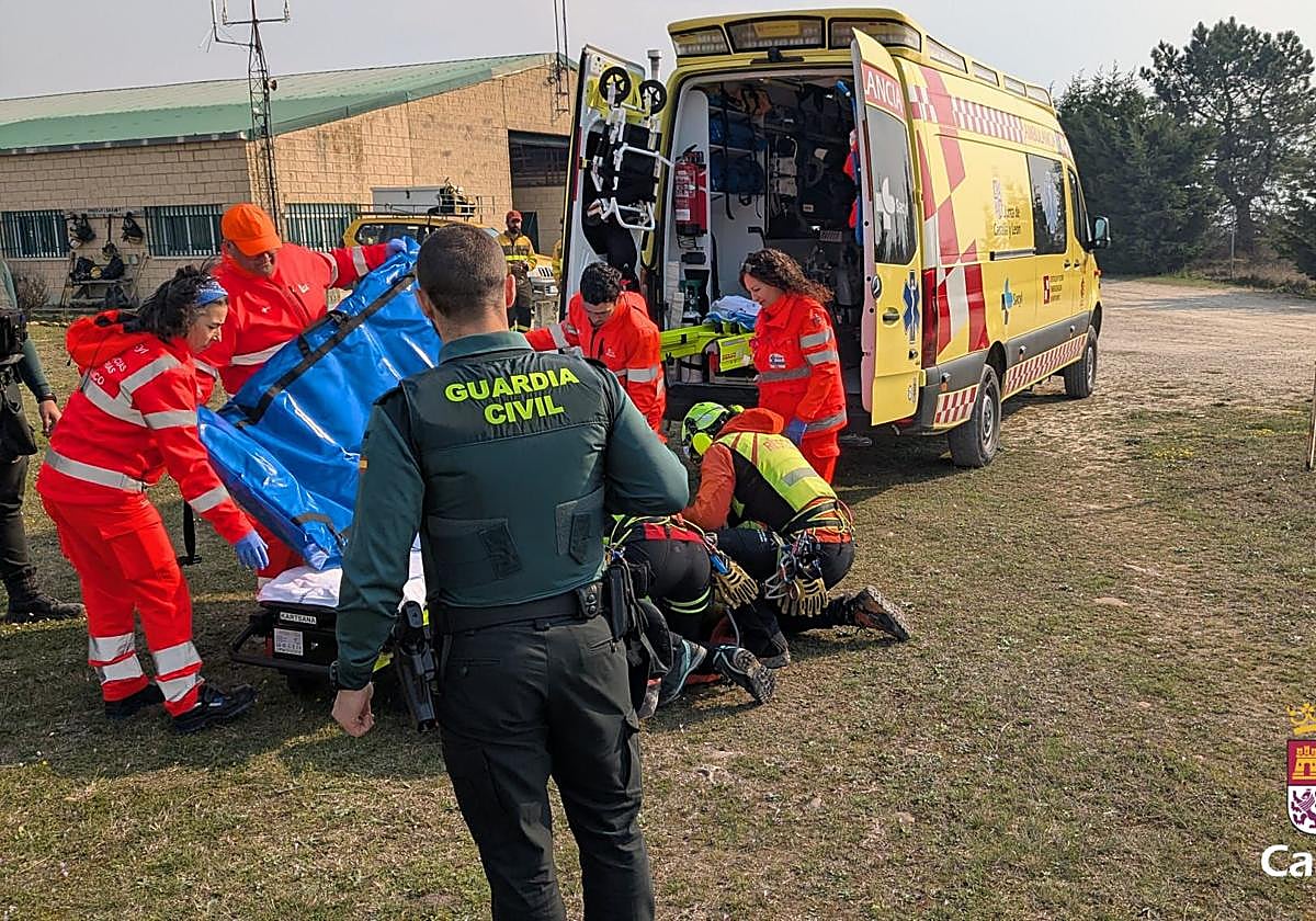Evacuado en helicóptero un escalador herido en accidente en la cascada de San Miguel de Angulo, en Burgos