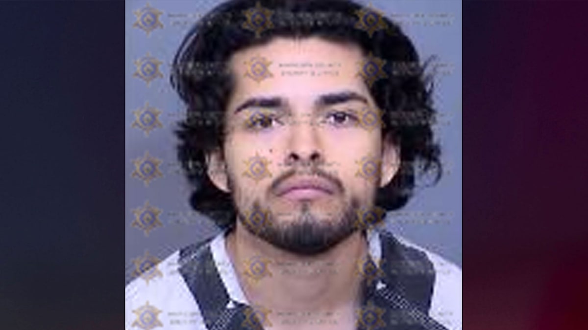 Hombre de Phoenix enfrenta cargos de asesinato por tiroteo mortal tras una disputa de $100 con su vecina