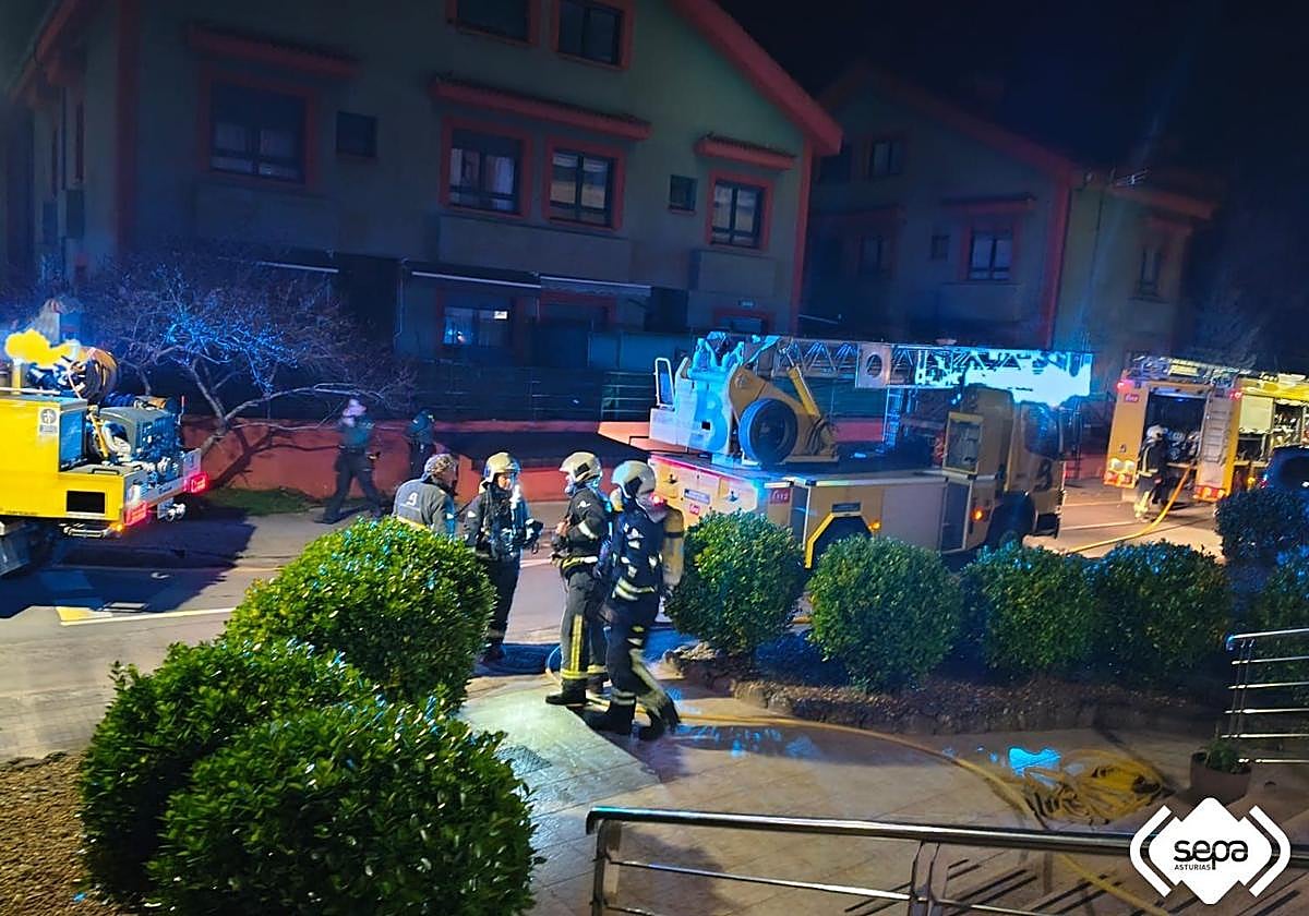 Susto en Arriondas: desalojadas unas 40 personas por un incendio en un hotel