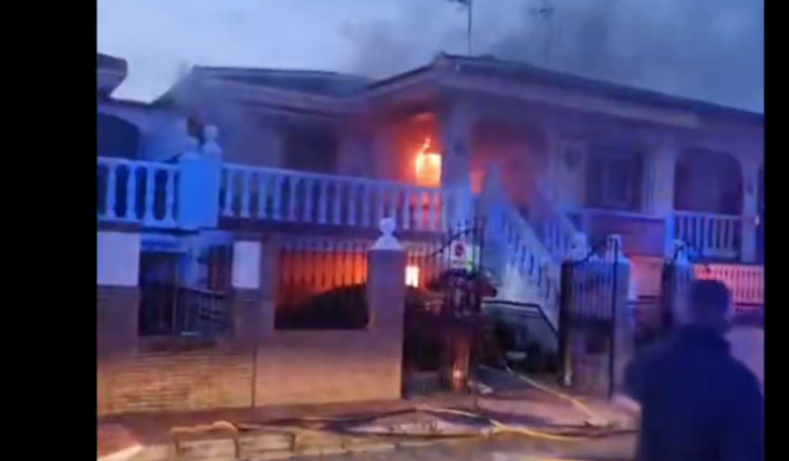 Susto en Matalascañas: Madre e hijo desalojados tras un incendio en su vivienda