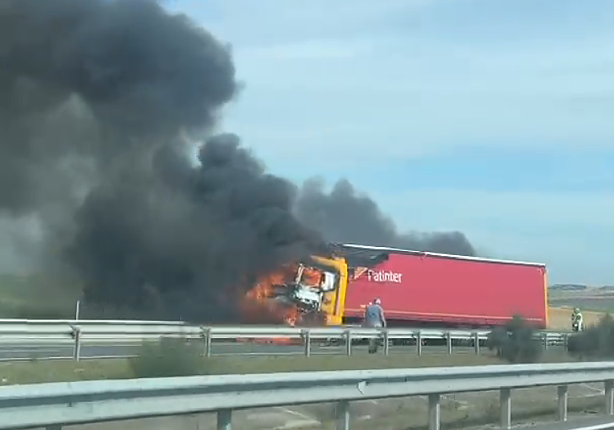 Cortada la A-62, dirección Salamanca, tras un accidente entre dos camiones