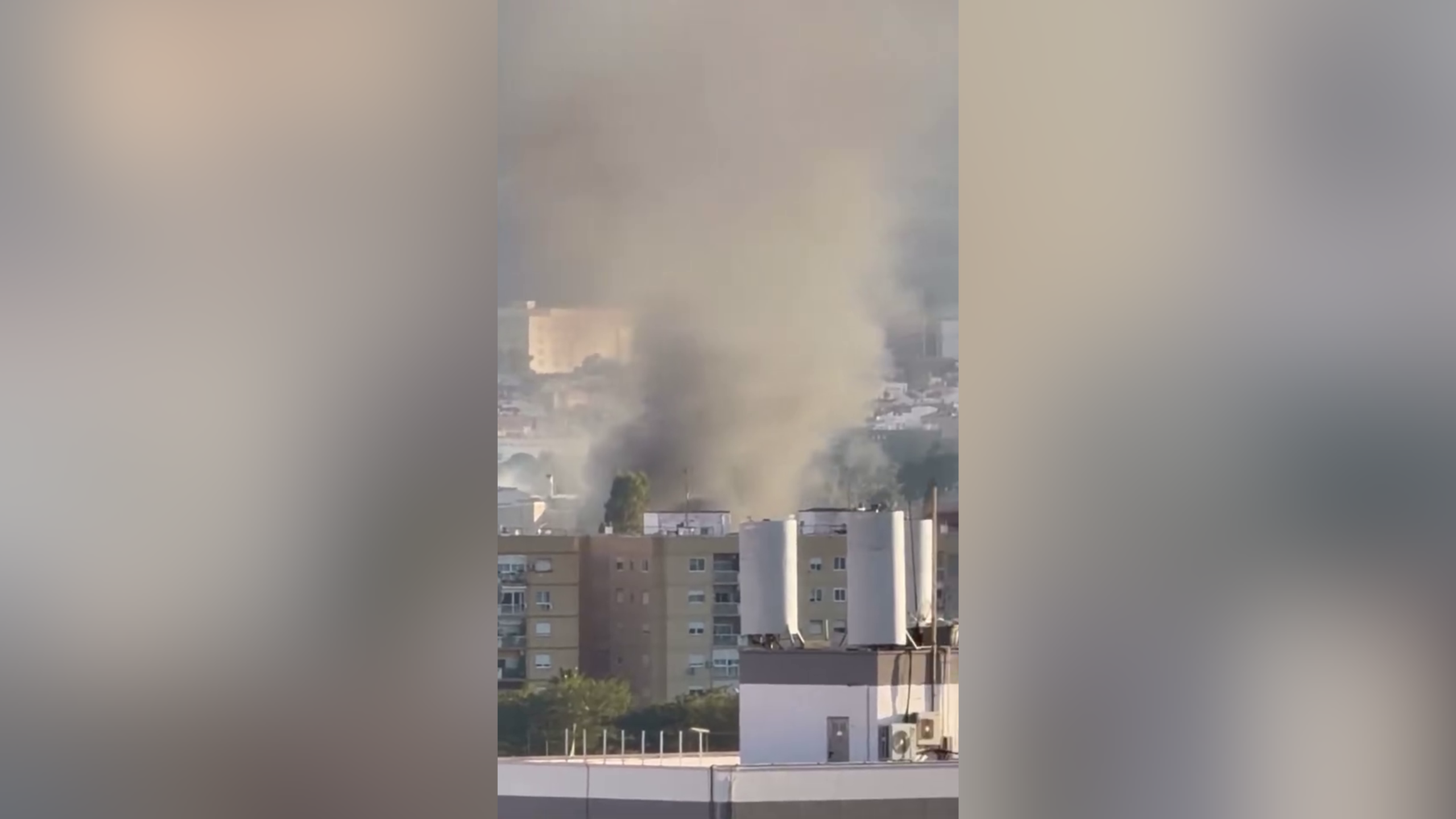 Controlado el incendio en una fábrica abandonada de Aljucer