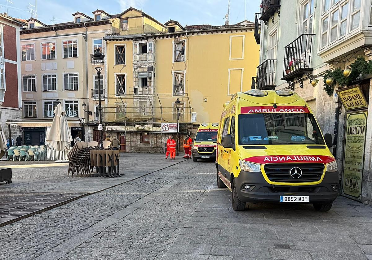 Dos personas afectadas por el incendio de un edificio en el centro de Burgos