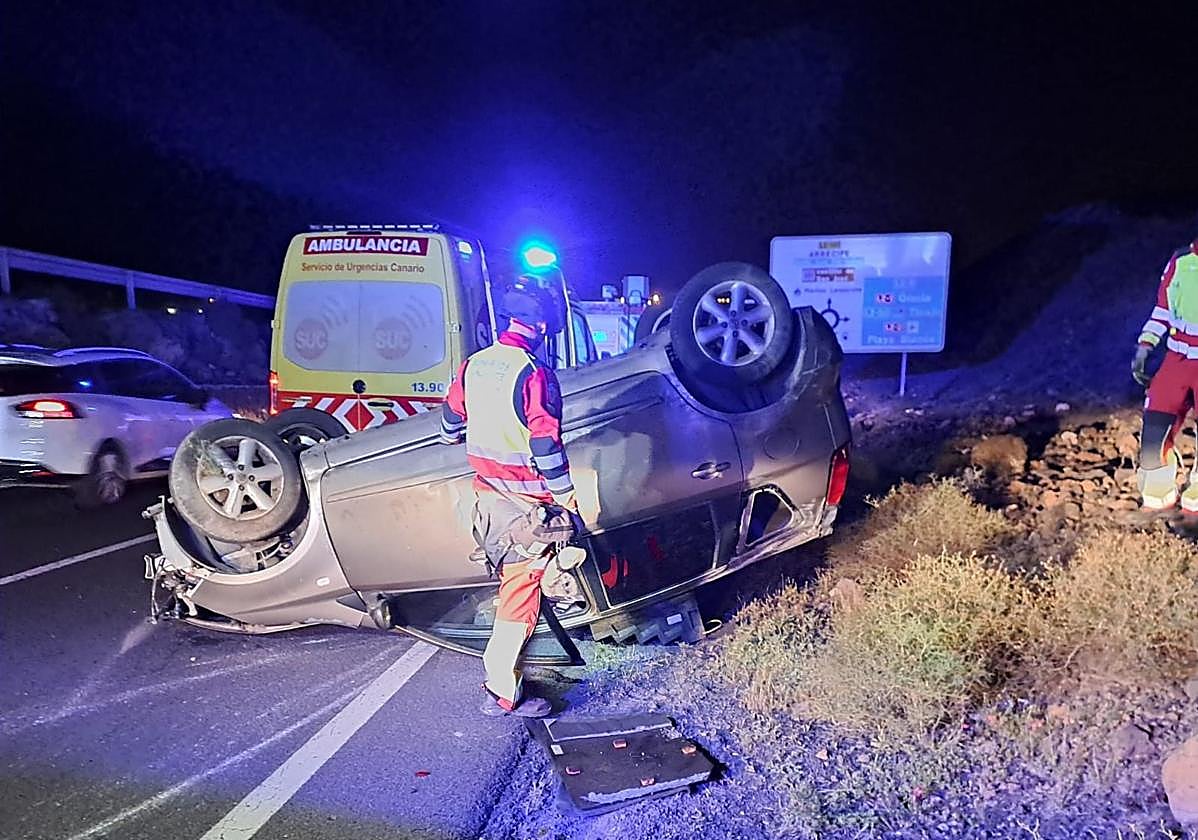 Intervención del Consorcio de Seguridad y Emergencias de Lanzarote en accidente de tráfico en Costa Teguise