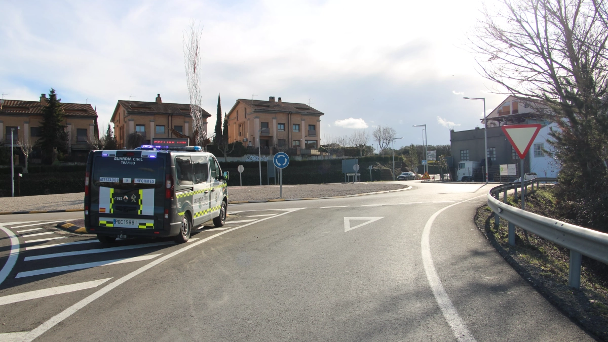 Investigan a un conductor tras atropellar a un ciclista y dejarlo herido grave