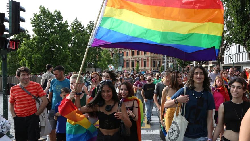 Piden cárcel para un hombre acusado de proferir insultos homófobos en la calle en Cáceres