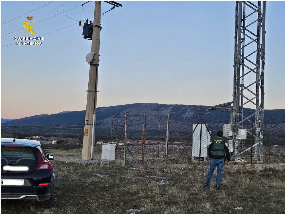 Dos detenidos por 25 robos en la red de telefonía
