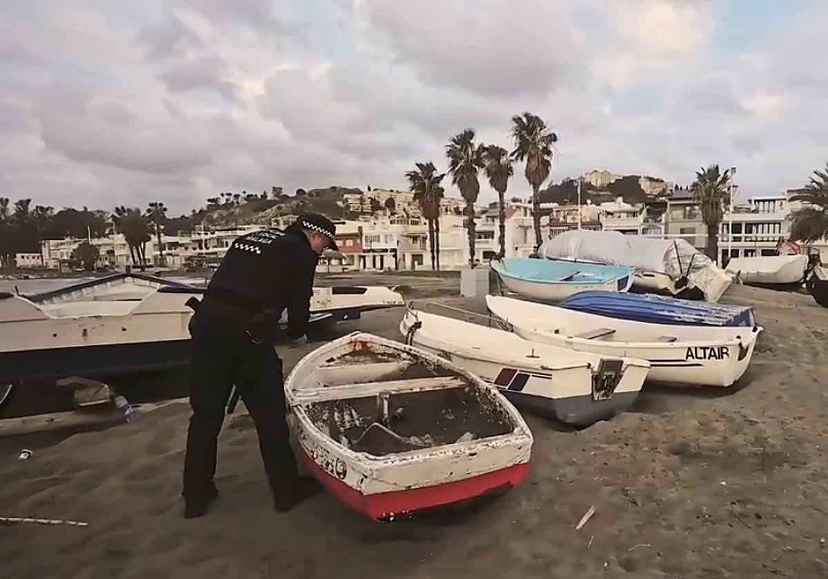 La Policía Local de Málaga desmantela barcas ilegales en la operación ‘Amaya’ para regularizar varaderos en la zona Este