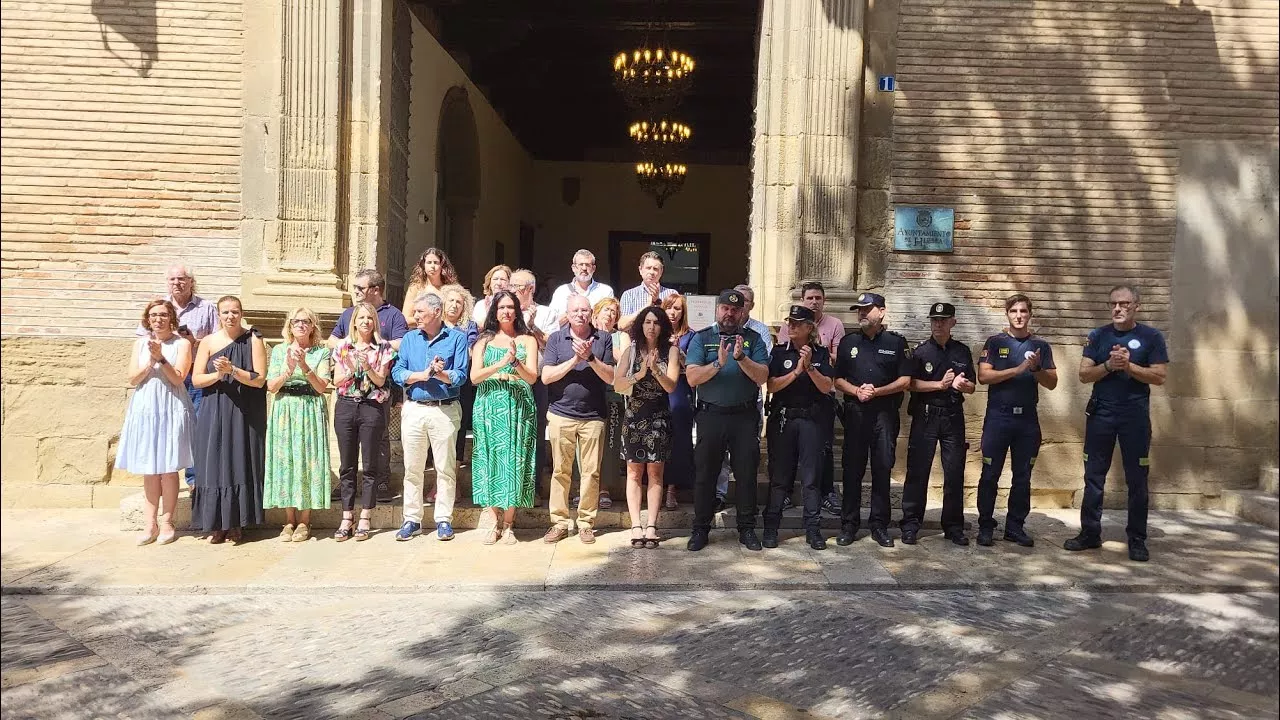 Minuto de silencio en Huesca contra la violencia de género