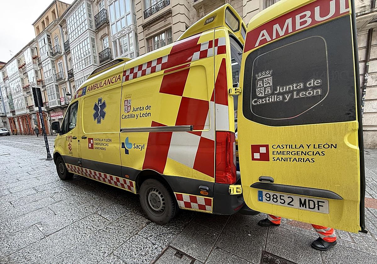 Atienden a un motorista tras desmayarse al sufrir un accidente en Burgos