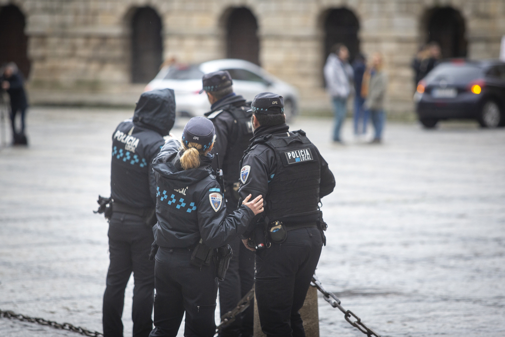 La Policía atiende a un hombre que corría desnudo y gritando por el Casco
