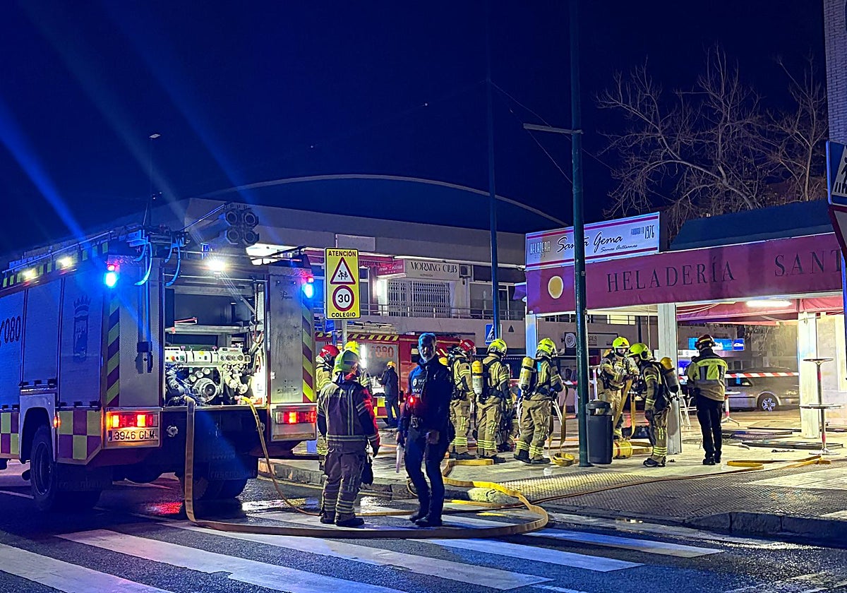 Susto en Echeverría de El Palo tras arder un transformador que ha dejado a vecinos sin luz