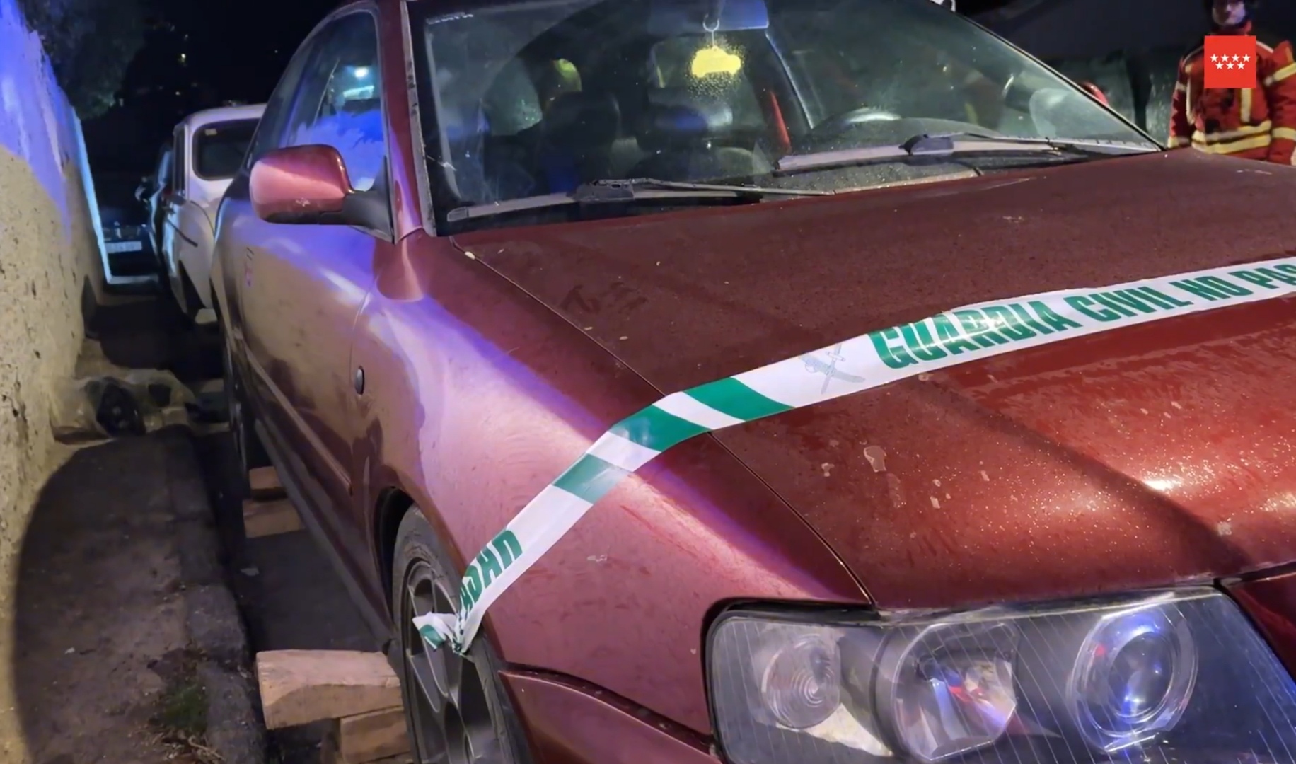 Muere aplastado un joven al caerle encima su coche mientras lo reparaba en Miraflores