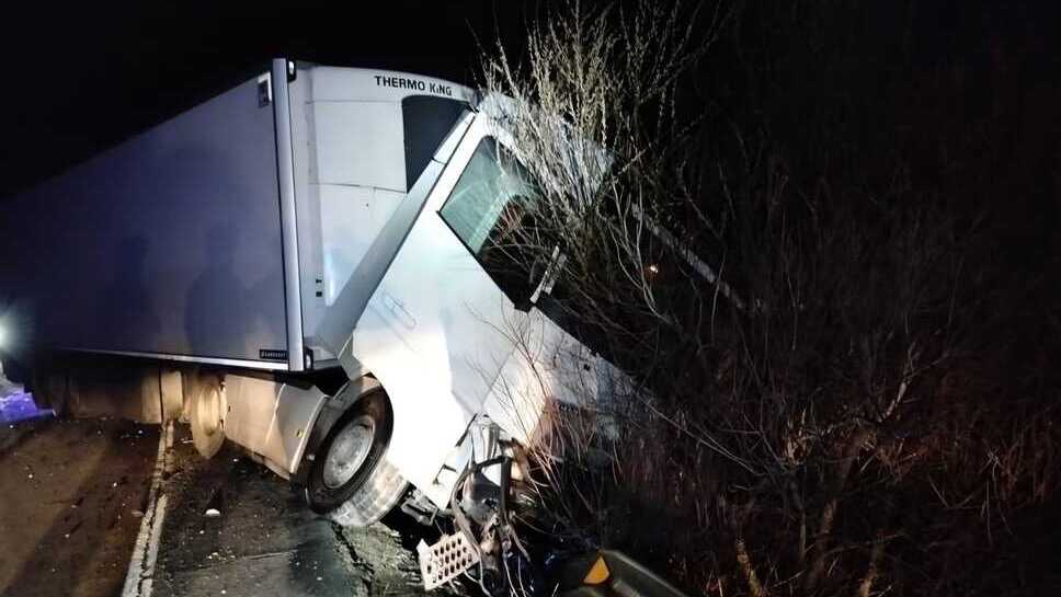 Accidente en la N-433: Muere un hombre al chocar su coche contra un camión