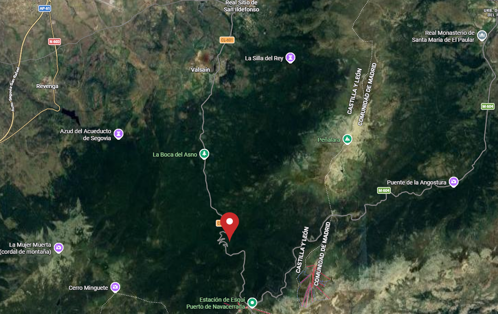 Una colisión frontal deja tres heridos, entre ellos una niña