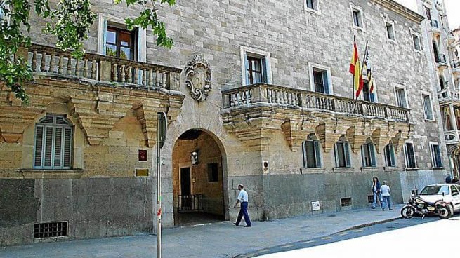Al banquillo por estafar a un matrimonio de Mallorca con una herencia millonaria falsa y hacerles perder la casa