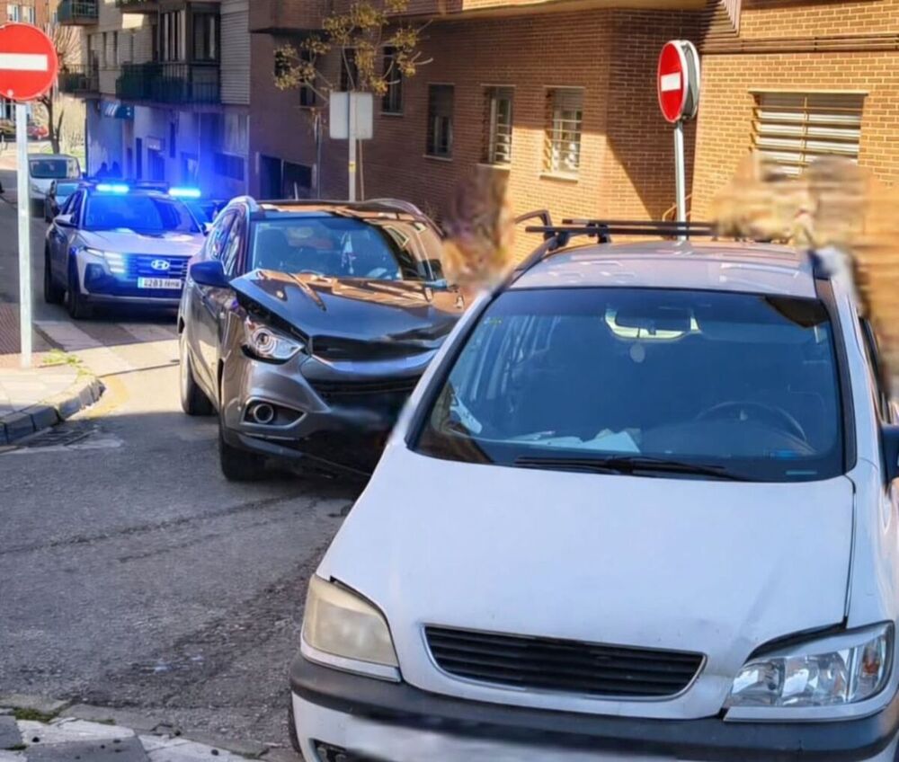 Trasladan a tres heridos al HUCU tras una colisión de turismos