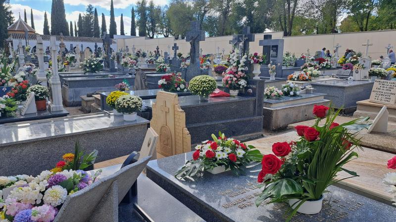 Herida una mujer tras precipitarse al interior de una fosa en el cementerio de Daimiel