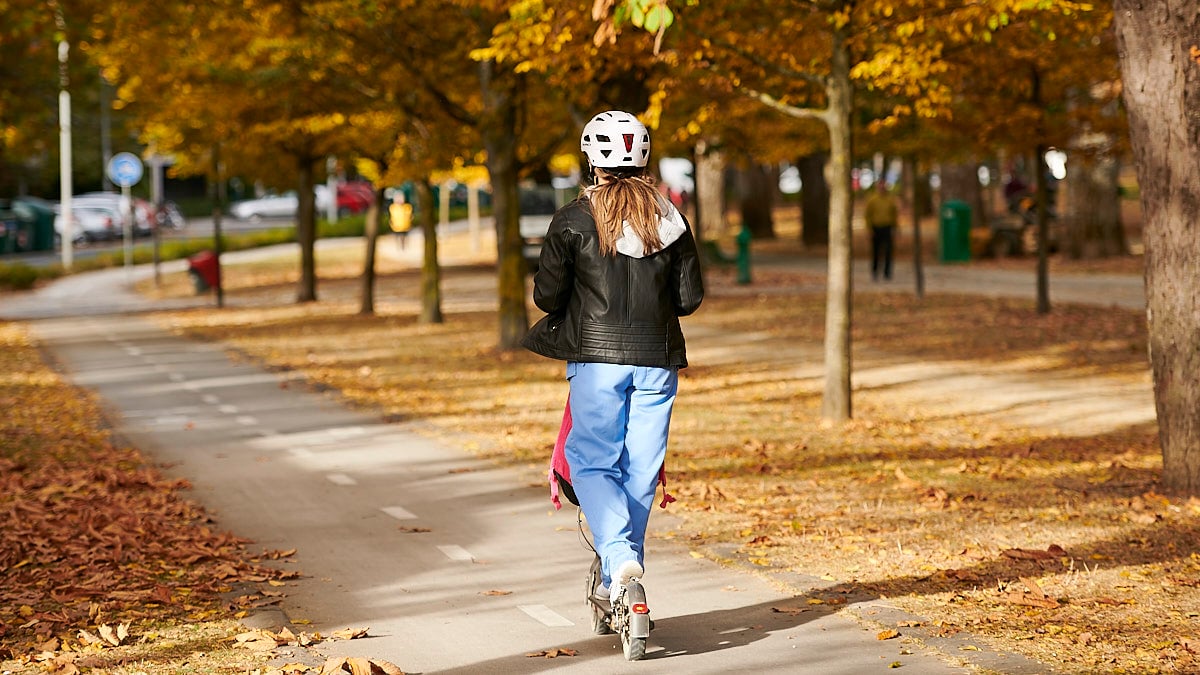 Una mujer de 41 años años, arrollada por una furgoneta cuando circulaba con su patinete en Burlada