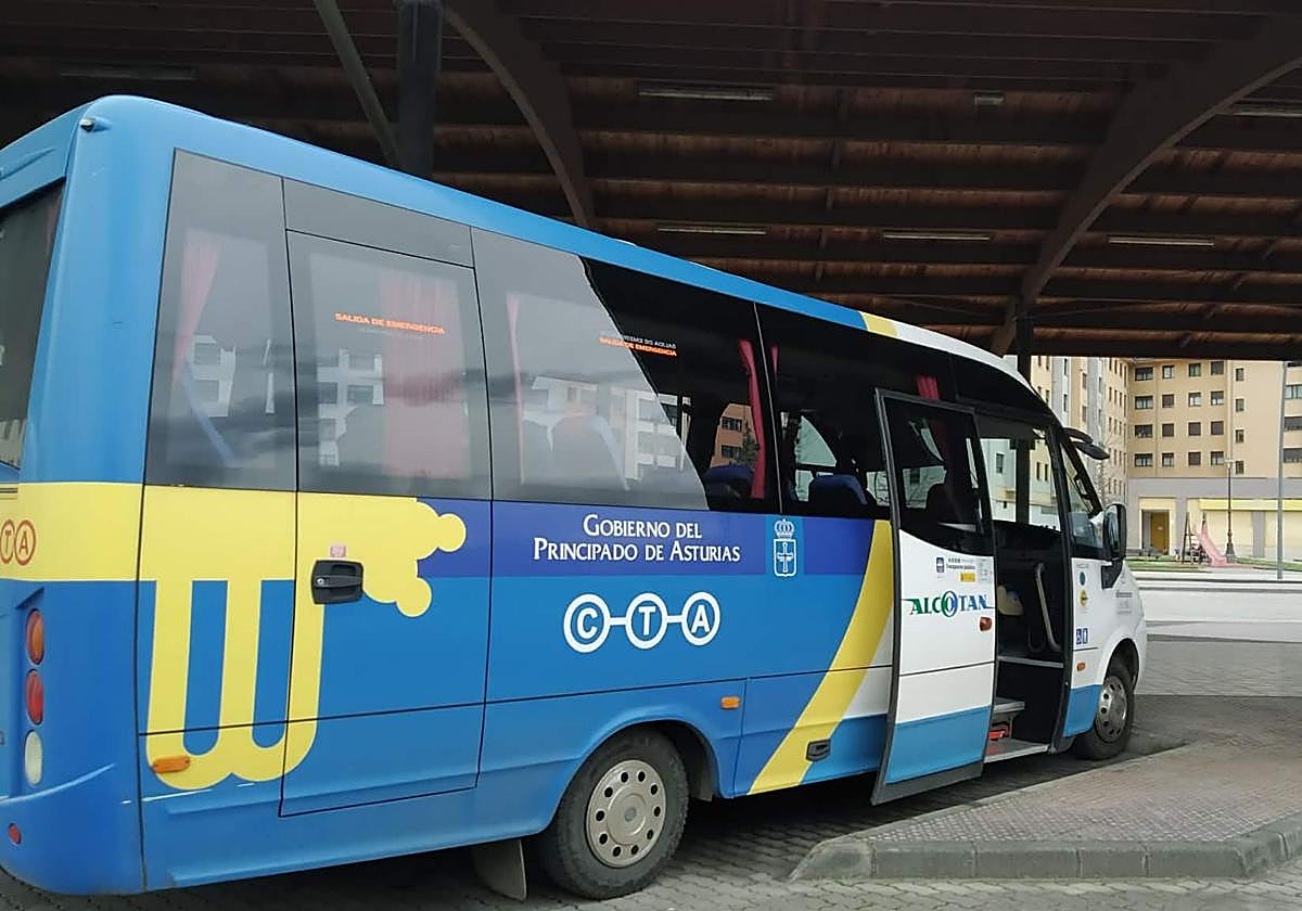 Los compañeros del conductor apuñalado en Langreo: «Los buses búho quedan inservibles días tras acabar la jornada»