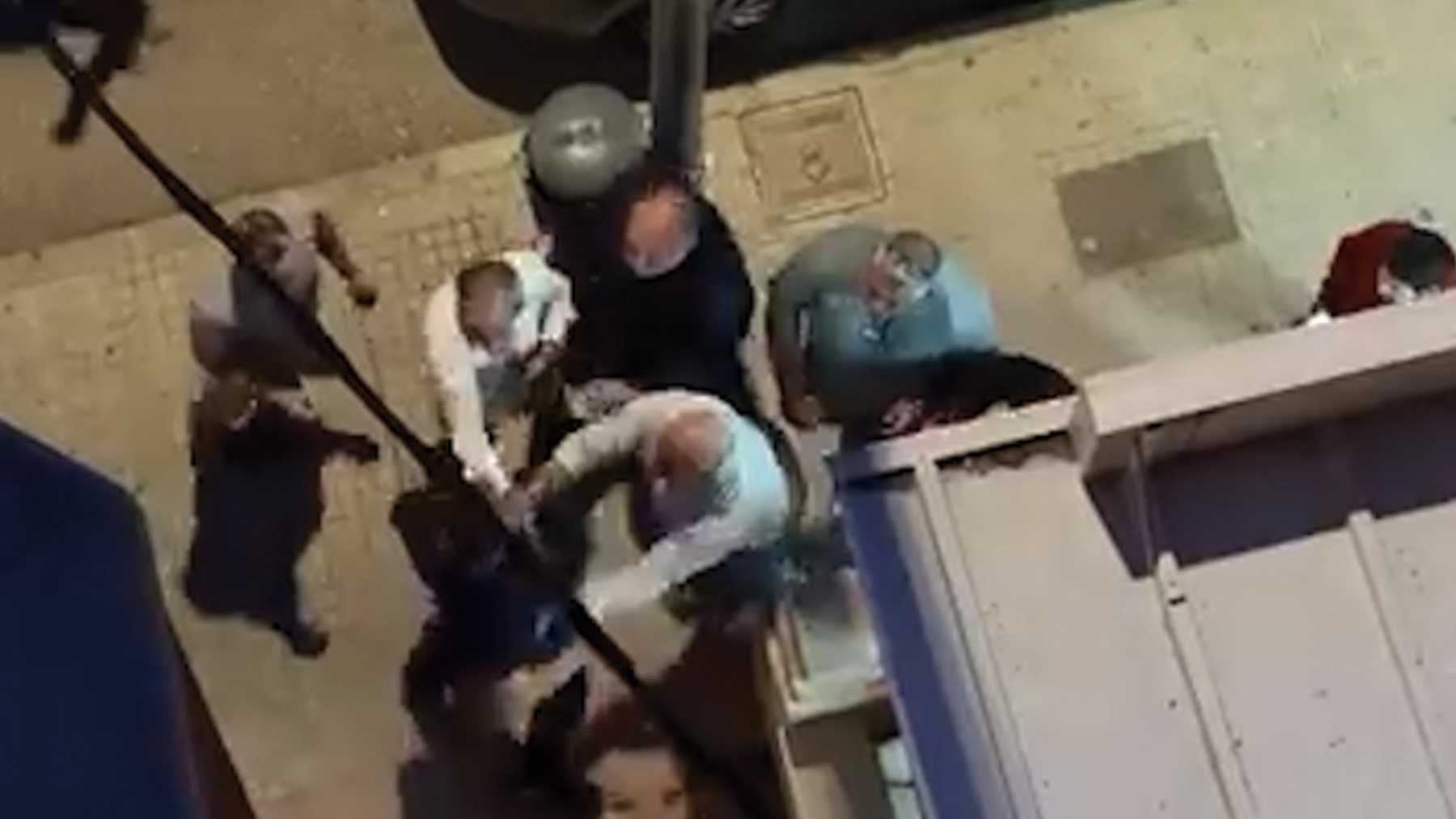 Vecinos de Son Ferriol hartos de peleas y violencia a las puertas de un bar con clientes borrachos