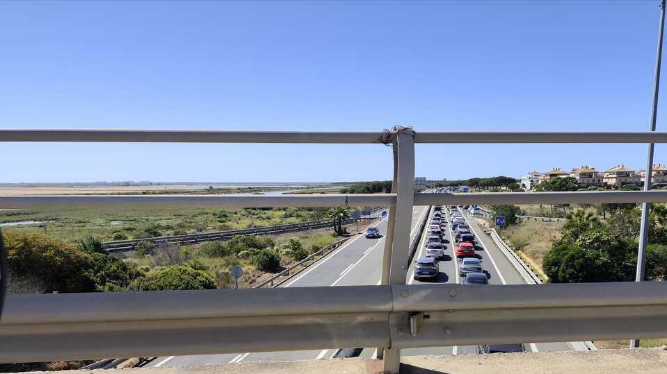 Un accidente en la A-497 provoca más de cuarenta minutos de retenciones en Aljaraque