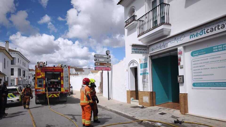 Susto en Cartaya: un incendio obliga a desalojar una clínica sanitaria
